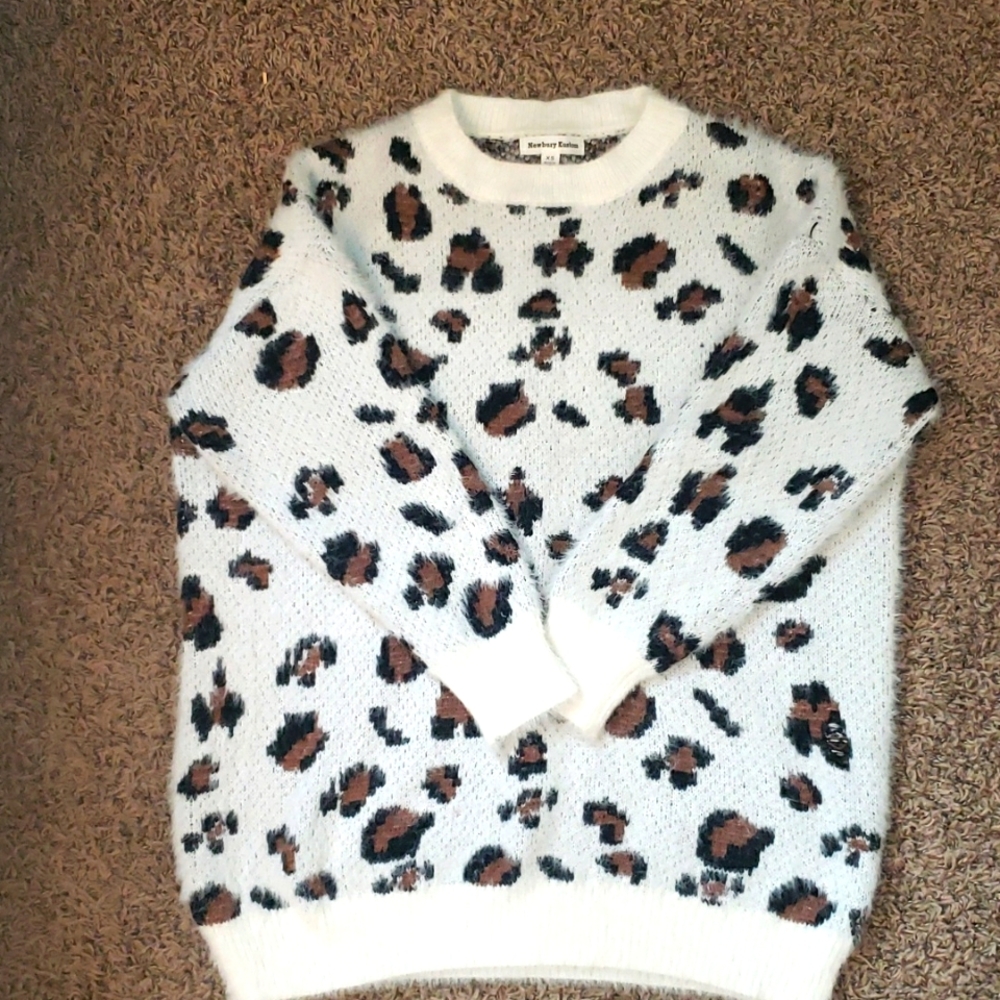 Leopard print sweater, size xs